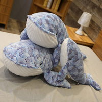 Blauer Wal Kuscheltier Mit Schuppenmuster