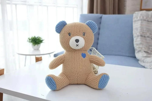 Gehäkelter Teddybär Mit Blauen Ohren